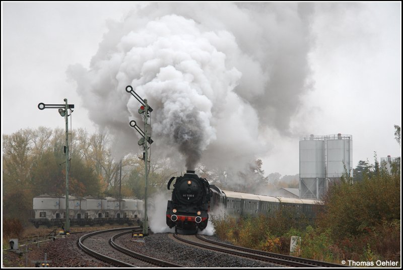 44 1486 legt am 27.10.07 eine beeindruckende Ausfahrt aus Deutschenbora hin.