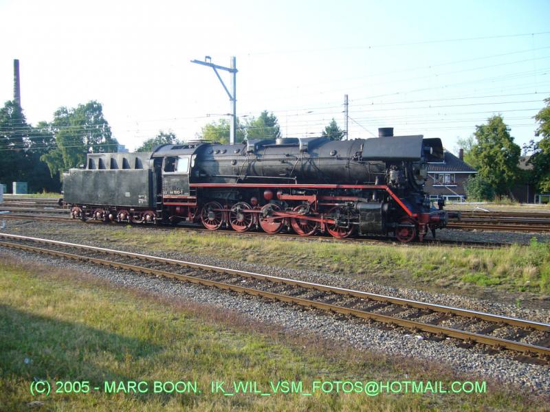 44-1593 der VSM wartet im Apeldoorn
03-09-2005 Terug naar Toen 2005