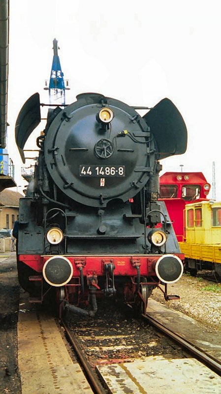 44 1686-8 im Bw hist. Arnstadt, hier bei der Bekohlungsanlage Frhjahr 2002