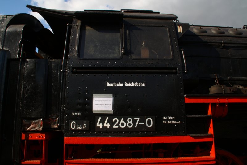 44 2697-0 am 12.09.09 im ehemaligen BW Falkenberg oberer Bahnhof vor der ehemaligen Wagenhalle. Zur Zeit ist die Anlage nur an wenigen Tagen im Jahr zugnglich, hier soll aber in Zukunft ein Eisenbahnmuseum entstehen.