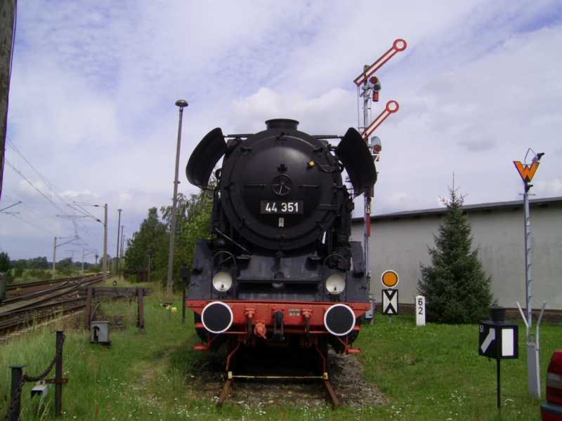 44 351 steht in Wlknitz ,sie war zuletzt als Heizlok im Oberbauwerk im Einsatz.
