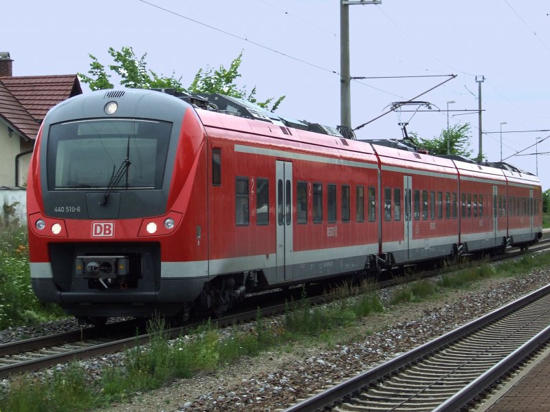 440 010 verl�sst am 08.06.2009 Diedorf (Schwab.) in Richtung Gessertshausen.