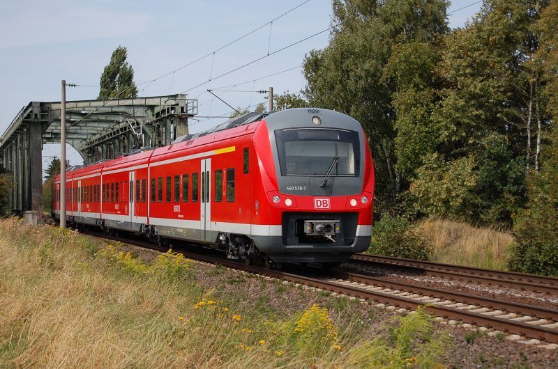 440 538-7 Lirex am 15.08.2009 kurz nach berquerung des Mittellandkanals bei Peine