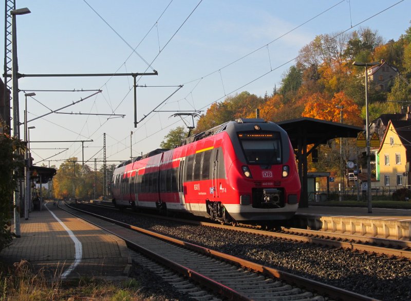 442 608 verlsst am 19. Oktober 2012 als RB nach Saalfeld den Bahnhof Kronach. 