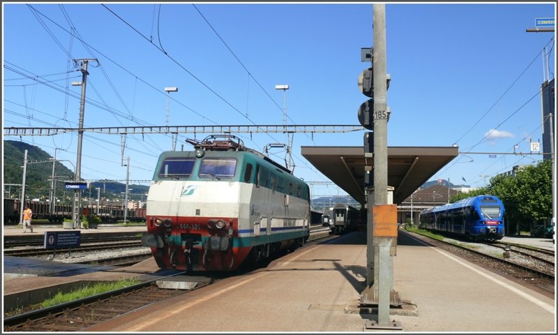 444-105 bernimmt in Chiasso den EC 171 Richtung Milano C. (22.07.2008)