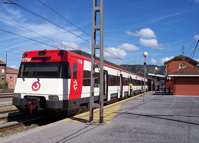 446 117 der Linie C3 Bilbao - Orduna im Endbahnhof Orduna, aufgenommen im September 2005.