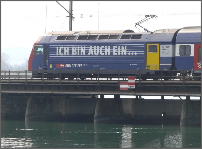 450 001-3 auf dem Damm von Rapperswil. (18.03.2008)