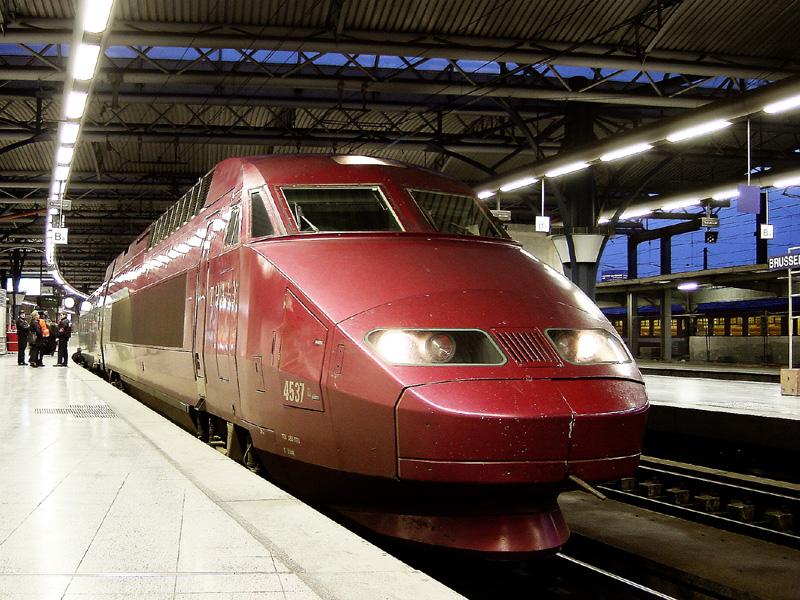 4537 am Morgen des 4. Februar 2003 kurz vor Abfahrt nach Paris Nord im Gare du Midi/Zuidstation in Brssel. 