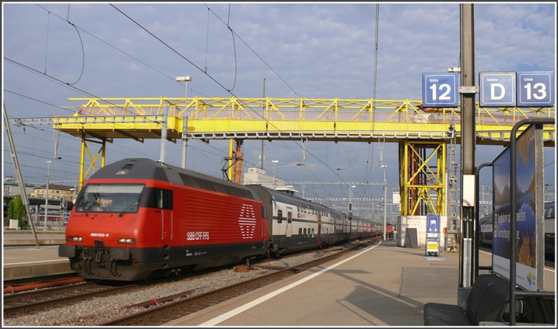 460 002-4 fhrt mit einem IC-Dosto in Zrich HB ein. (28.08.2009)