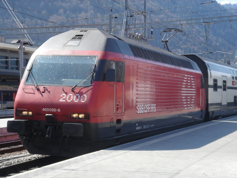 460 026-8 mit einem Zug im Bahnhof Chur. Augenommen im April 2007