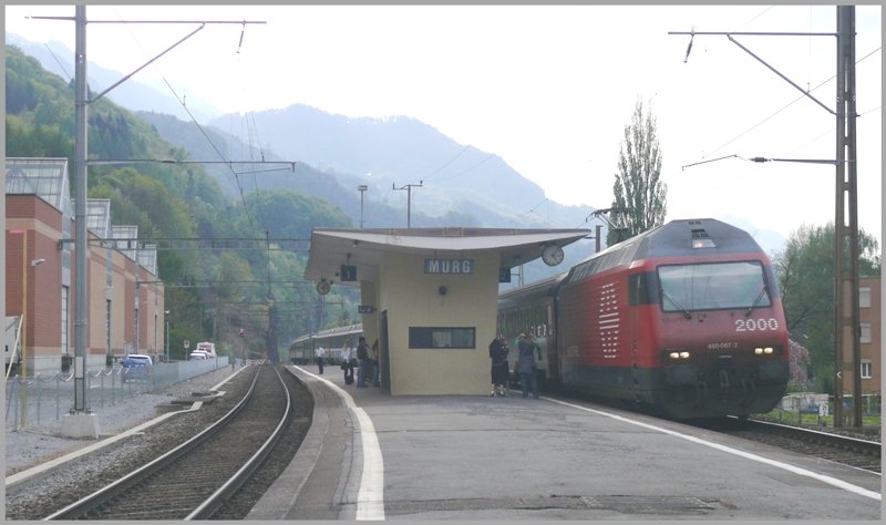 460 067-2 braust mit EC7 durch Murg Richtung Chur. (22.04.2009)