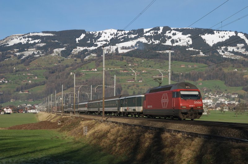460 067 mit IR 2267 vor Schwyz (10.01.2008)