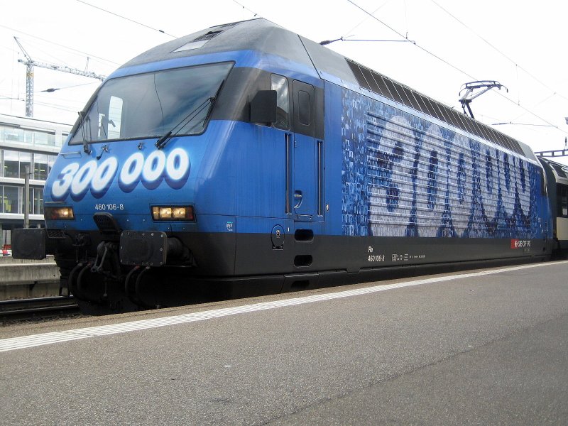 460 106-8 mit Vollwerbung  300 000  steht am 14. August 2008 gegen 9 Uhr in Schaffhausen mit einem IR zur Abfahrt in Richtung Bern bereit.