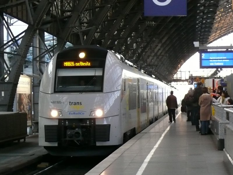 460 505 auf dem Weg nach Kln Messe/Deutz im Klner Hbf. 