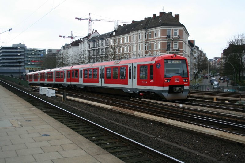 474 035-7 f�hrt am 19.04.2008 in den S-Bahnhof Hamburg-Altona.