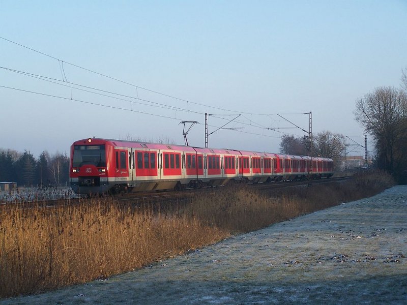474 136 + 474 132 am 08.01.2009 als S3 nach Stade
Aufgenommen an einem Bahnbergang in Horneburg