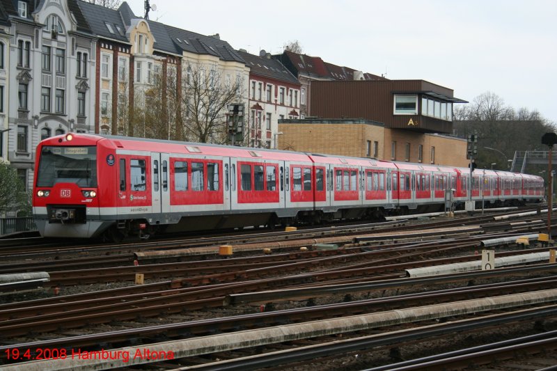 474 631-9 der Hamburger S-Bahn am 19.4.2008 in Hamburg-Altona.