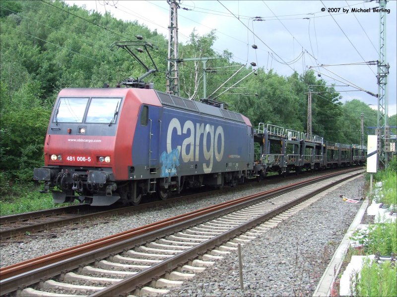 481 006-5 der SBB Cargo durchfhrt mit einem leeren Autozug den Gbf Bottrop. 28.6.2007