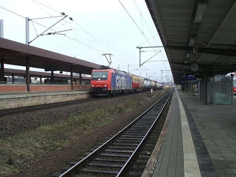 482 017-1 mit Containerzug am 14.11.2007 in Gttingen