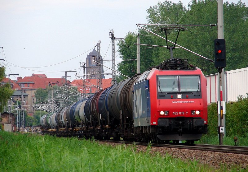 482 019-7 lpendel unterwegs nach Rostock Seehafen.  Stralsund am 11.07.08 