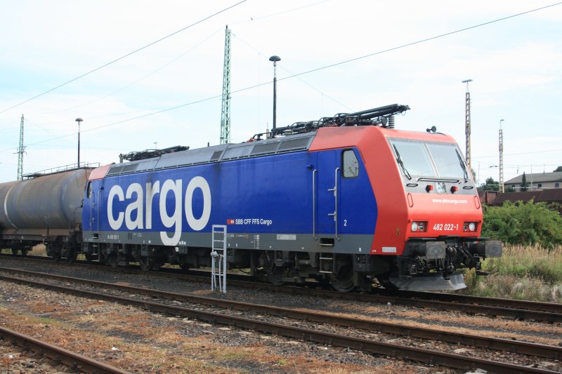 482 022-1 am 25.08.2008 im DB Bahnhof Guben