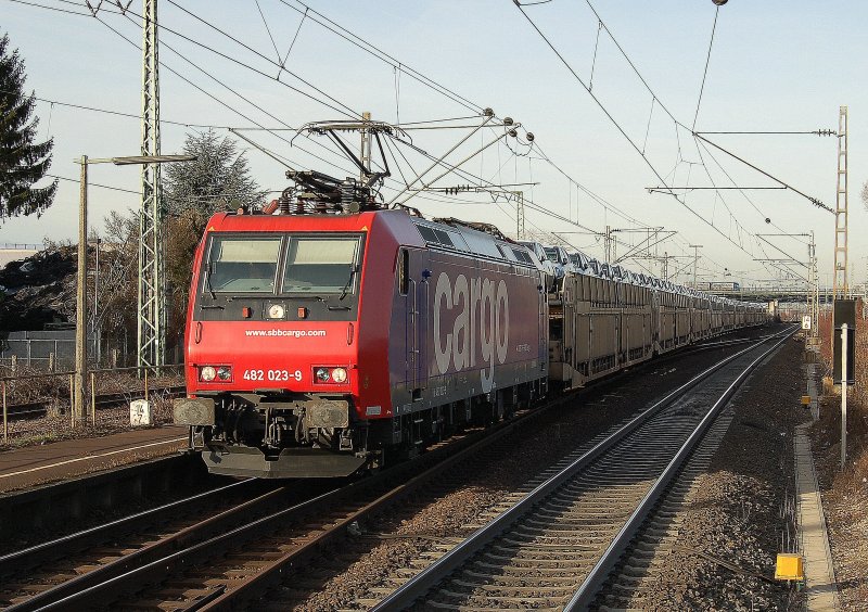 482 023-9 mit Gterzug durchfhrt den Bahnhof Heidelberg-Pfaffengrund/Wieblingen Richtung Heidelberg Hbf. 15.01.2008
