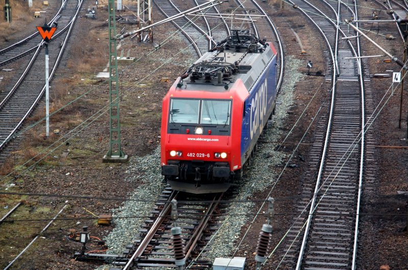 482 029 durchfhrt am 22.02.09 den Rbf Halle(S). Gru an den Tfzf!