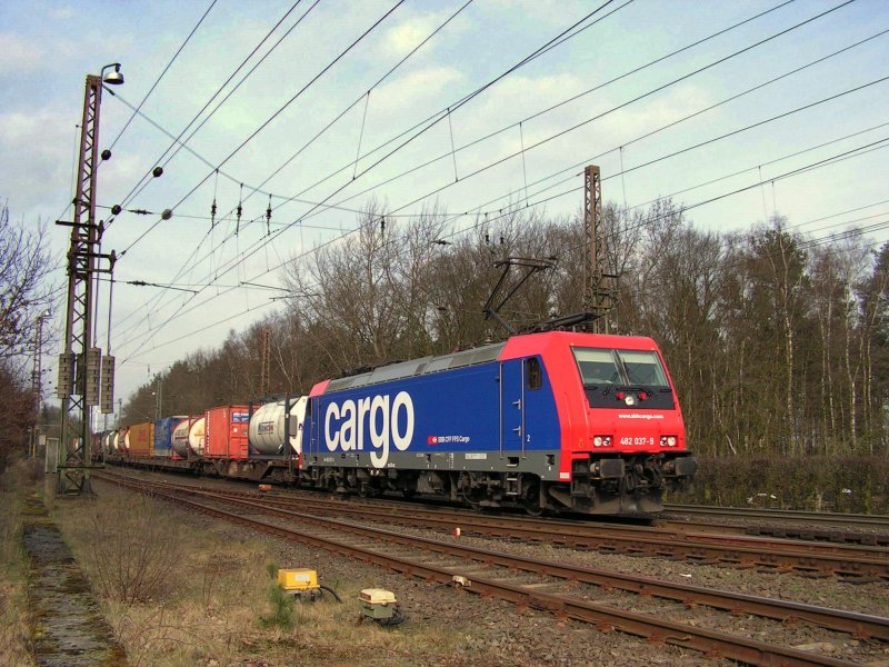482 037-9 ist am 8.3.08 auf der KBS 380 in Eystrup Richtung Hannover unterwegs.