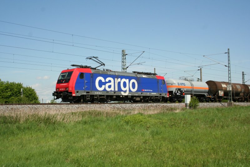 482 044-5 der SBB Cargo am 2.5.2008 bei Renchen.