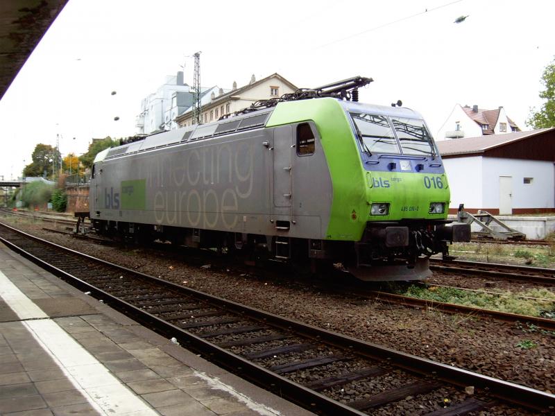 485 016 der BLS am 24.10.05 in Worms.