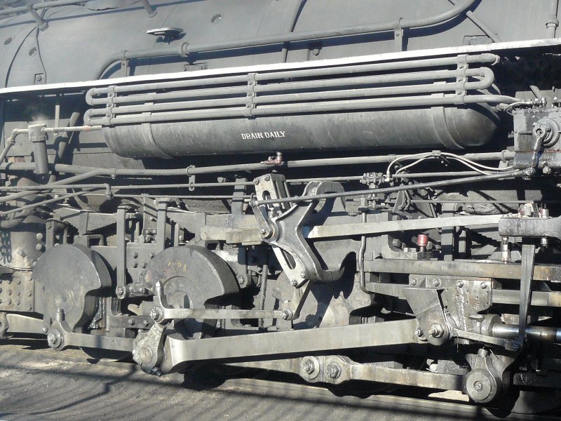 486 Detail: Gegengewichte der Aussenrahmen-Lok; Juli 2007