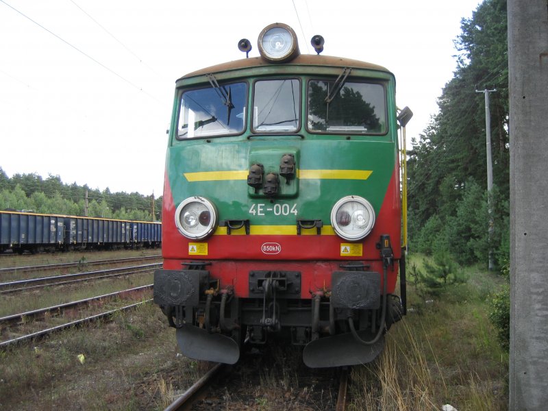4E-004 von vorne am 01.08.2007 in Bydgoszcz Emilianowo. Privatbahnlokomotive der polnischen Firma PTKiGK Zabrze.