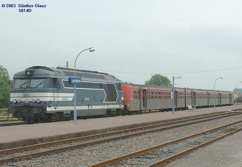 5 67 411 mit Nahverkehrszug nach Strasbourg am 22.05.2003 in Lauterbourg / Elsa.