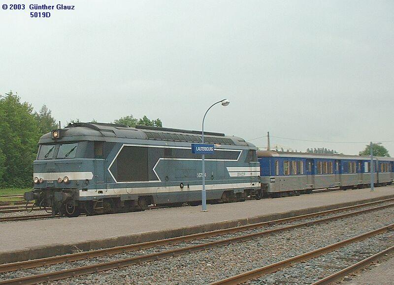 5 67 514 mit Nahverkehrszug nach Strasbourg am 22.05.2003 in Lauterbourg / Elsa.