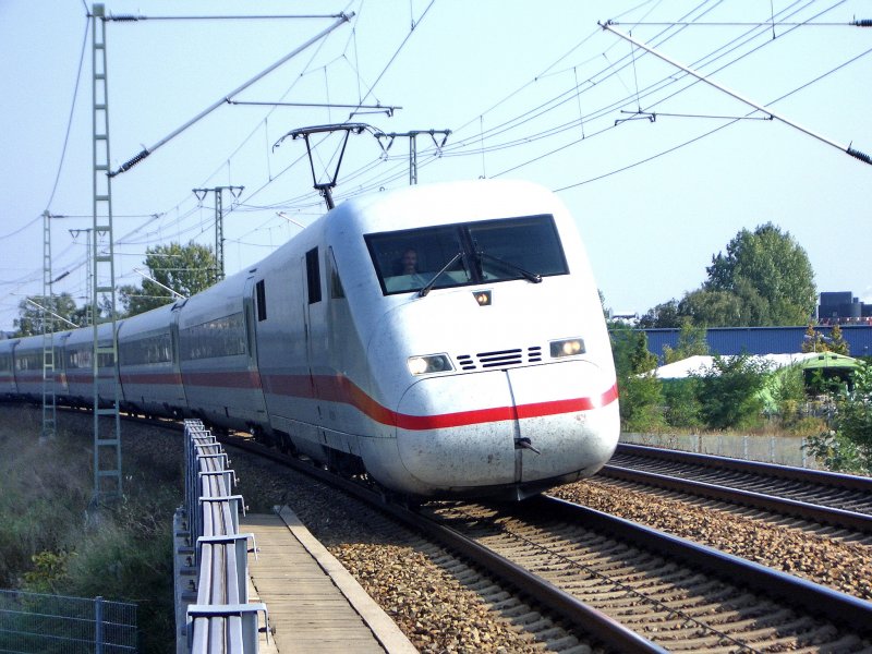 5. Oktober 2005 ICE3 auf der Bahnberfhrung am Magistratsweg in Berlin/Spandau