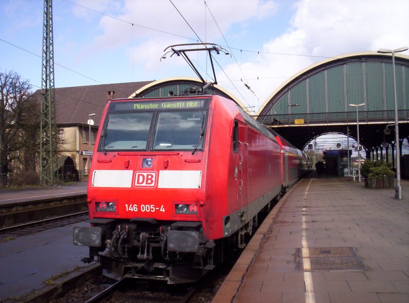 5 Tage nachdem die 146er 001-007 nach Dortmund stationiert wurden, war 146 005-4 in M´gladbach Hbf anzutreffen.