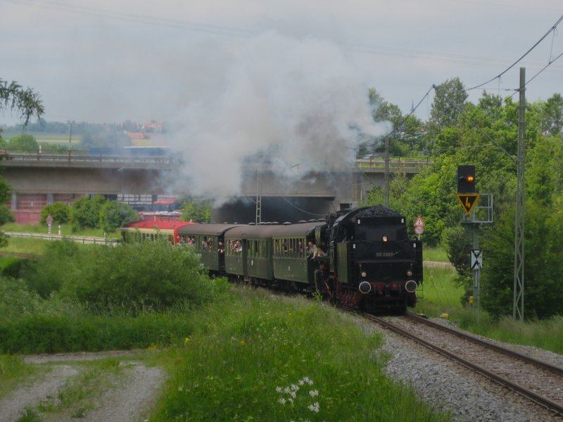 50 2988 macht sich auf den Weg nach Trossingen Stadt, da sie keine PZB hat muss der Ne 81 Nr. 121 der HzL mit. 1. Juni 2009