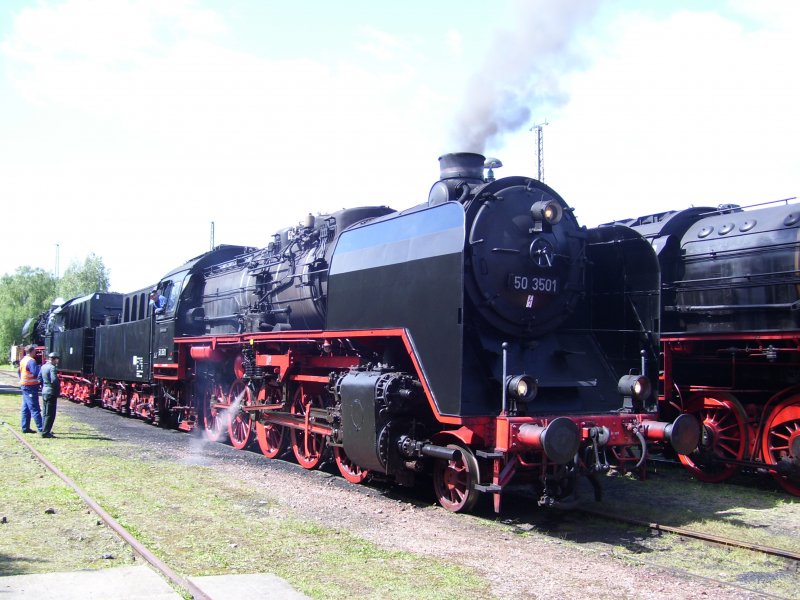 50 3501, die erste Reko 50er der DR. Mitlerweile ist sie wieder auf Altbau getrimmt, nur die Nummer passt �berhaupt nicht. Hier bereitet sie sich gerade auf die Dampflokparade im SEM vor. (24.08.08)