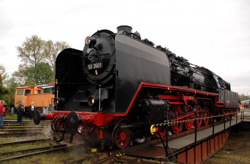 50 3501 pr�sentiert sich am 10.10.09 in Weimar auf der Drehscheibe.