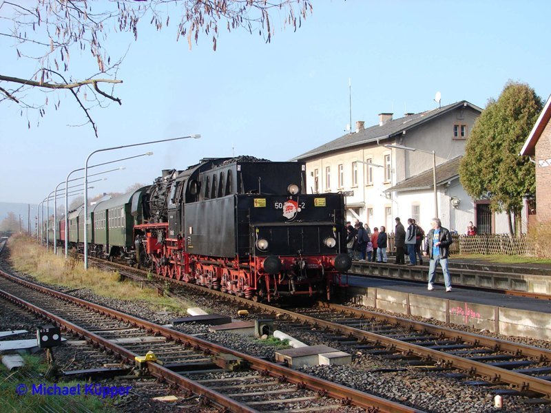 50 3552-2 Die Hanauer Eisenbahnfreunde veranstalten jedes Jahr Nikolausfahrten... Hier nach dem Umsetzen in Bdingen (Hessen)