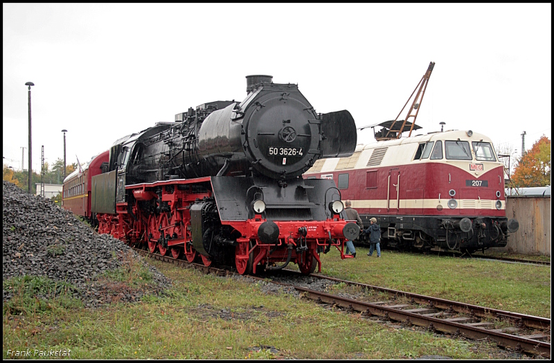 50 3626-4 steht neben MEG 207 auf dem Gel�nde des Bw (Eisenbahnfest des TEV zum Weimarer Zwiebelmarkt, Weimar 10.10.2009)
