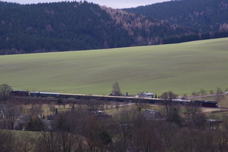 50 3648 und 58 311 auf Talfahrt in Richtung Lnitz unterer Bahnhof am 28.03.09.