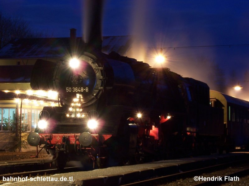 50 3648-6 wartet am 23.12.2007 im Bahnhof Schlettau.
