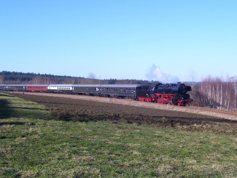 50 3648-8 ist am 18.02.07 mit dem Eisenbahnromantik Sonderzug kurz vor Schlettau unterwegs. 