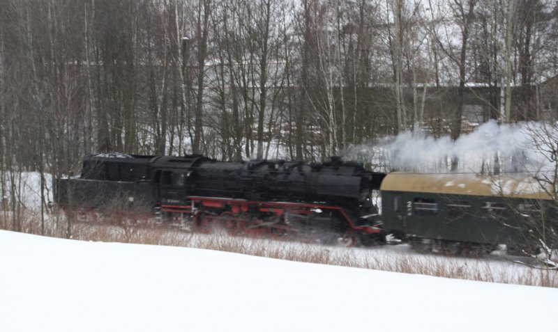 50 3648-8 hat mit ihren Sonderzug am 14.02.09 den Bahnhof Grnstdtel in Richtung Schwarzenberg verlassen.
