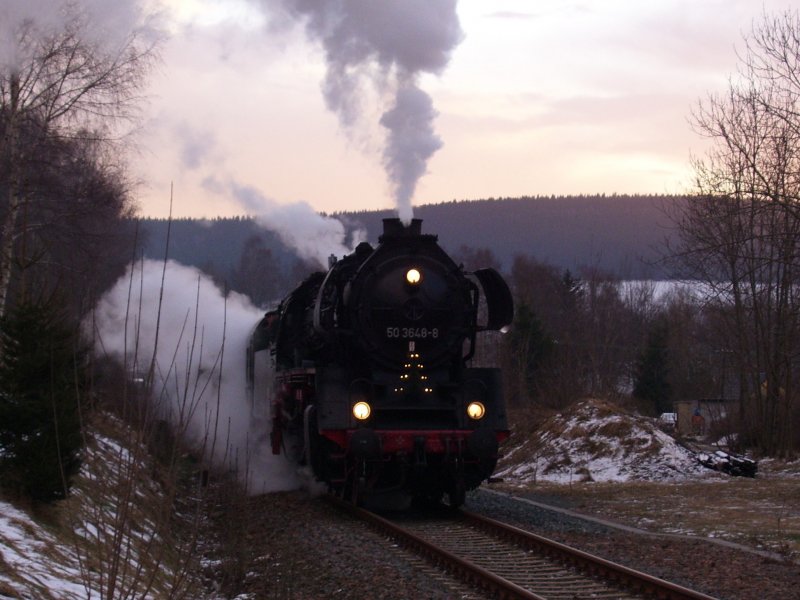 50 3648-8 passiert am 23.12.07 den Bahnhof Walthersdorf. 