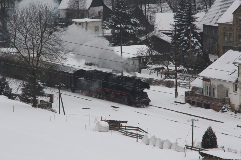 50 3648-8 (SEM-Chemnitz) f�hrt mit ihrem Sonderzug am 14.02.09 aus dem Bahnhof Markersbach Richtung Annaberg-Buchholz ein.