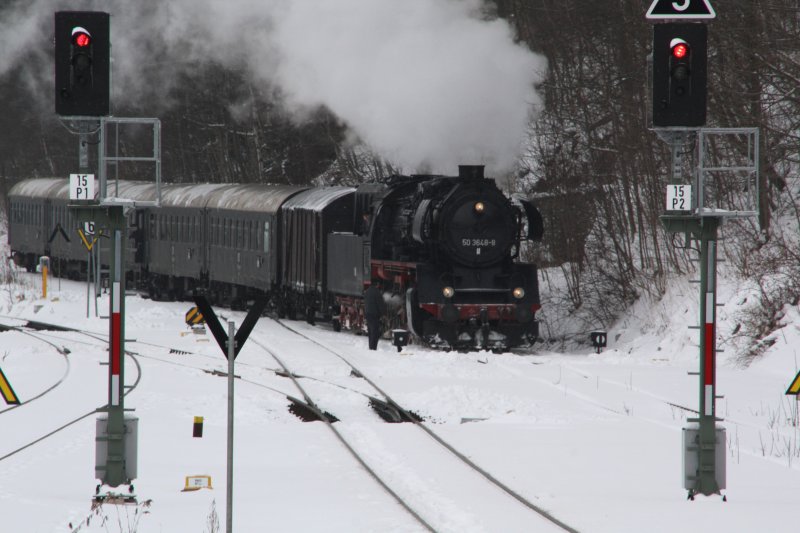 50 3648-8 setzt nun auf das Abstellgleis um, hier endeten bis 1997 die Zge aus Schwarzenberg. (14.02.09 Annaberg-Buchholz Sd)