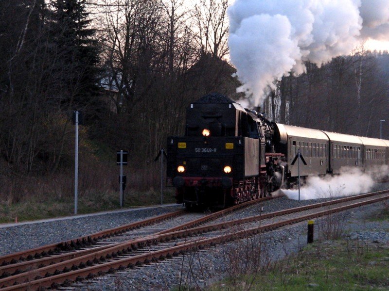 50 3648 verl�sst abends den Bahnhof Burkhardtsdorf Ri Chemnitz, 07.04.07