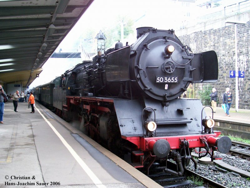 50 3655 steht am 29.10.2006 in Wuppertal Hbf bereit zur Abfahrt nach Solingen– Ohligs.

